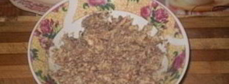 салат мимоза с сайрой. Шаг 5