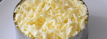 салат мимоза с сыром. Шаг 9