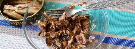 салат мимоза со шпротами. Шаг 5