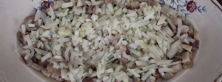 классический салат сельдь под шубой. Шаг 3