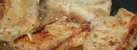 свинина в маринаде из кунжутного дрессинга под шубой из моцареллы и болгарского перца. Шаг 6