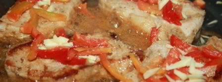 свинина в маринаде из кунжутного дрессинга под шубой из моцареллы и болгарского перца. Шаг 7