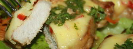 свинина в маринаде из кунжутного дрессинга под шубой из моцареллы и болгарского перца. Шаг 11