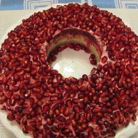 Салат с гранатом и мясом