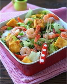 Салат с креветками и сырным омлетом