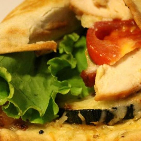 Рецепт пиццы на лаваше по мотивам салата цезарь