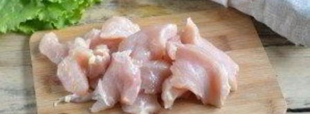 салат цезарь с курицей и сухариками. Шаг 3