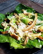 Салат Цезарь с курицей