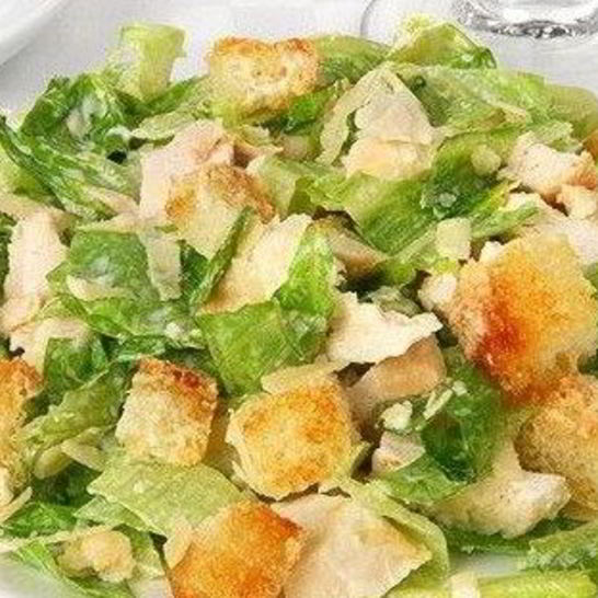 Рецепт салата цезарь с огурцами и маслинами