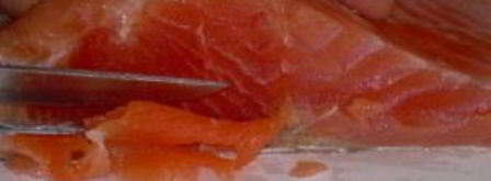 салат цезарь с рыбой. Шаг 4