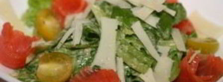 салат цезарь с рыбой. Шаг 8