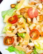 Салат Цезарь с соусом