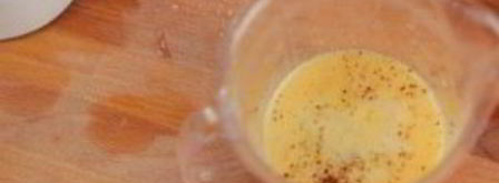 салат цезарь с соусом. Шаг 4