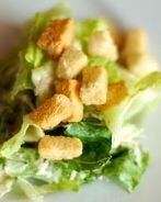 Салат Цезарь с сухариками