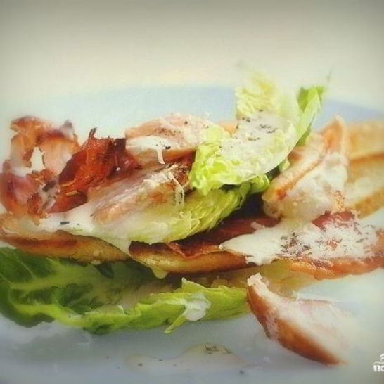 Рецепт салата цезарь с ветчиной