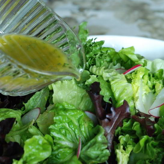Рецепт весеннего салата с французской заправкой