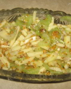 Салат из сельдерея и яблок с горчичным винегретом