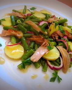 Салат из зеленой стручковой фасоли с картофелем и цыпленком конфи под соусом винегрет