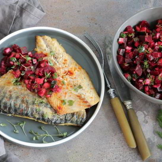 Рецепт скумбрии-гриля с летним винегретом