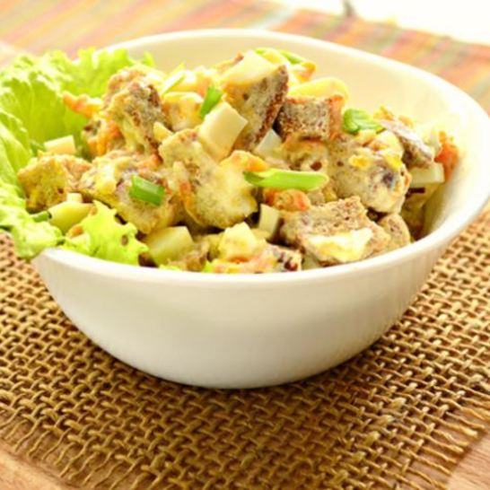 Рецепт яичного салата с домашними сухариками