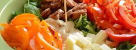 зимний салат с колбасой. Шаг 8