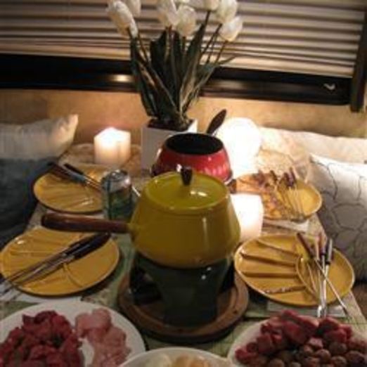 Фондю из говядины с соусом