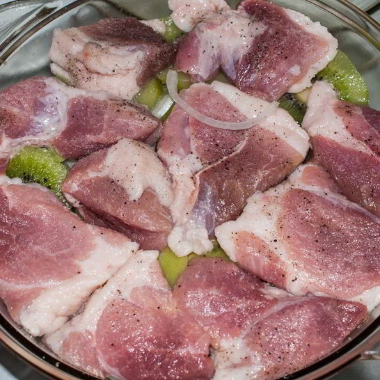 Рецепт быстрого маринада для свинины из киви