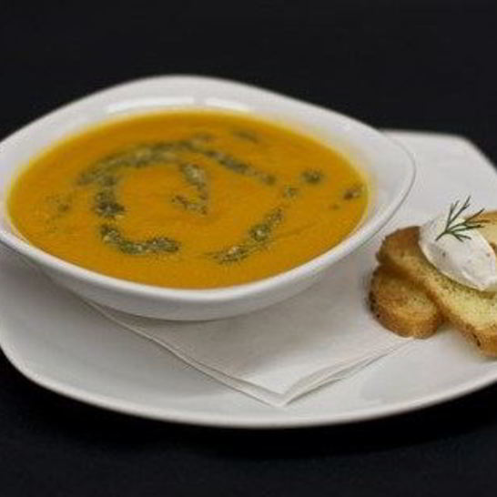 Рецепт морковного крема-супа с соусом песто