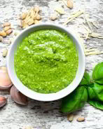 Песто из базилика с кедровыми орешками