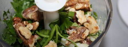 песто из зелени петрушки с перцем чили. Шаг 3