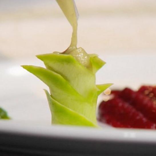 Рецепт сибаса, запеченного с соусом песто