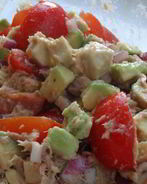 Сальса из авокадо с тунцом