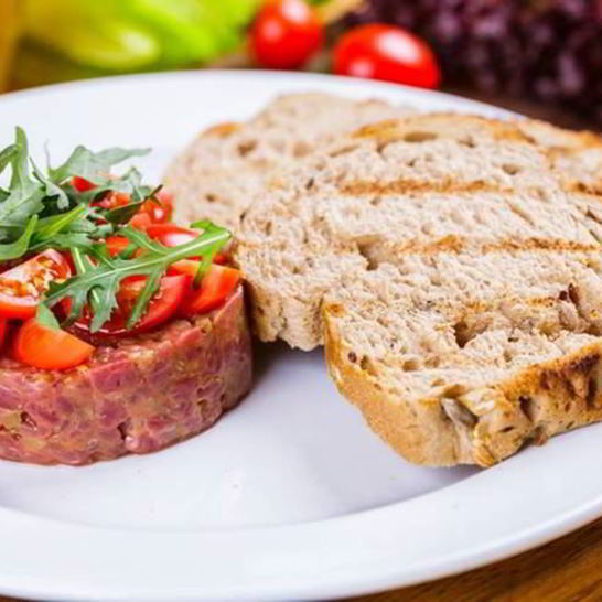 Рецепт тартара из говядины с каперсами и помидорами