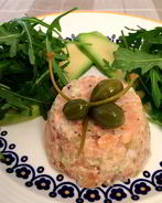 Тартар из лосося авокадо и каперсами