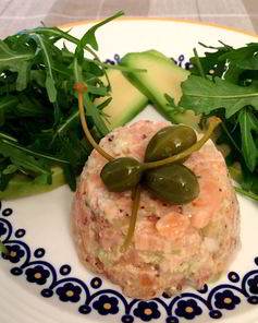 Тартар из лосося авокадо и каперсами