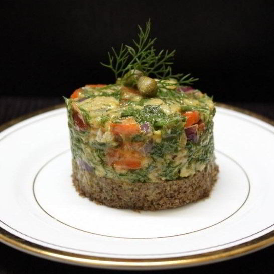 Рецепт тартара из лосося с бородинским хлебом