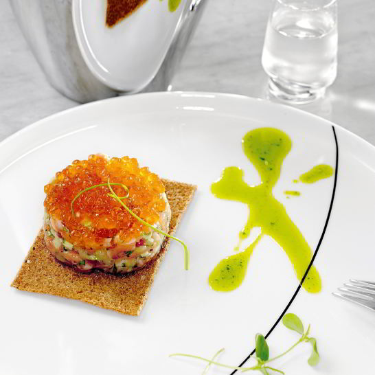 Рецепт тартара из лосося с огурцами и икрой