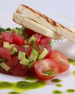 Тартар из тунца с авокадо