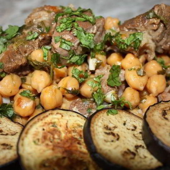 Рецепт ароматной говядины с нутом и ткемали