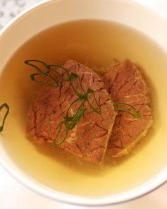 Ароматный говяжий бульон с гвоздикой