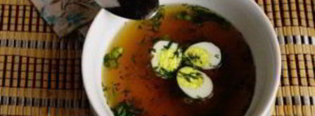 базовый куриный бульон с перепелиными яйцами. Шаг 6