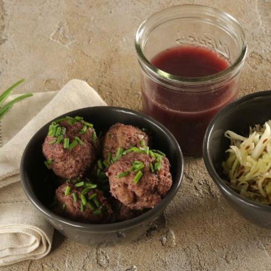 Рецепт канедерли из говяжьей печенки с салатом из капусты и бульоном с портвейном