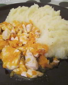 Курица тушеная с морковью в бульоне