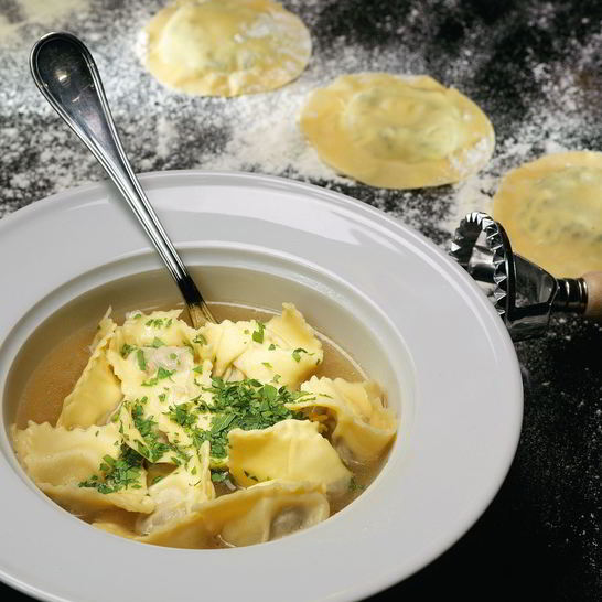 Рецепт равиолей с говядиной в курином бульоне