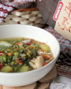 Суп из зеленого горошка на курином бульоне