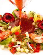 Гаспачо с черешней и крабом