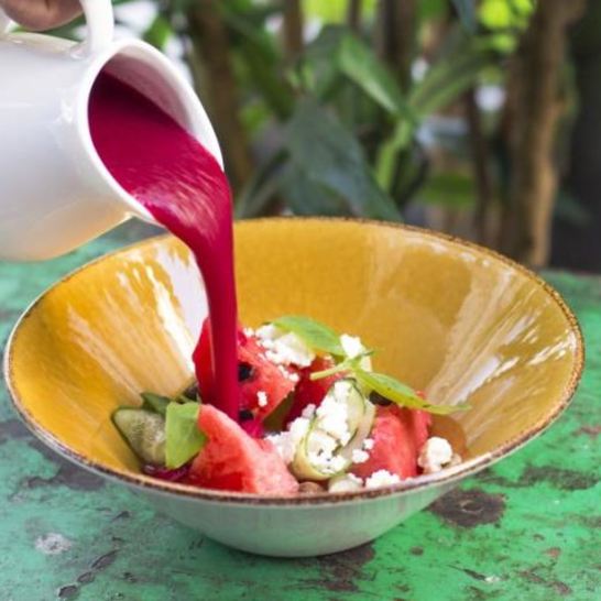 Рецепт свекольного гаспачо с арбузом и домашним сыром