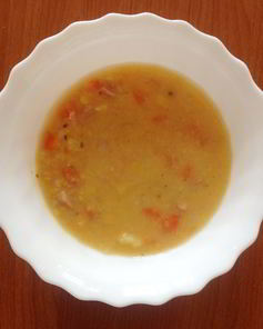 Гороховый суп с беконом и свиными ребрышками