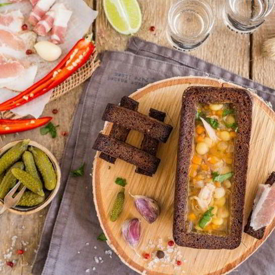 Рецепт наваристого горохового супа с уткой в хлебном горшочке