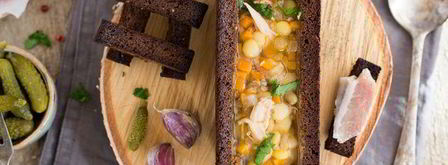 наваристый гороховый суп с уткой в хлебном горшочке. Шаг 10